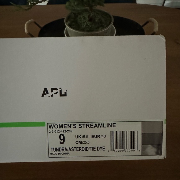 APL
Streamline Lightweight Cushioned Running Sneakers - Picture 5 of 7